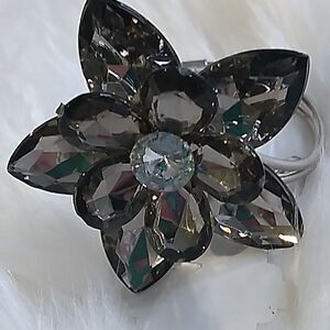 retro black shimmer flower clasp bracelet